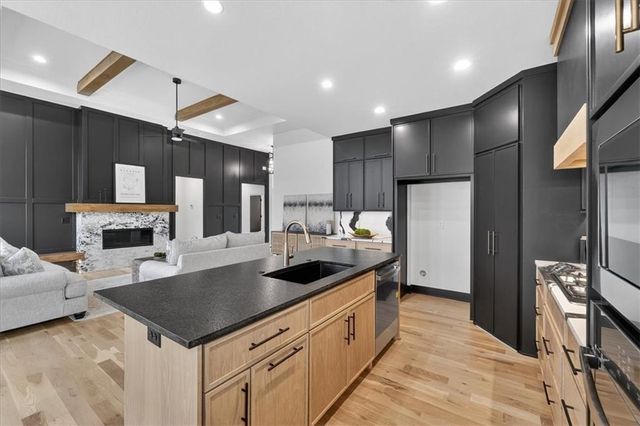 22480 W 89th Terrace, Lenexa, KS 66227