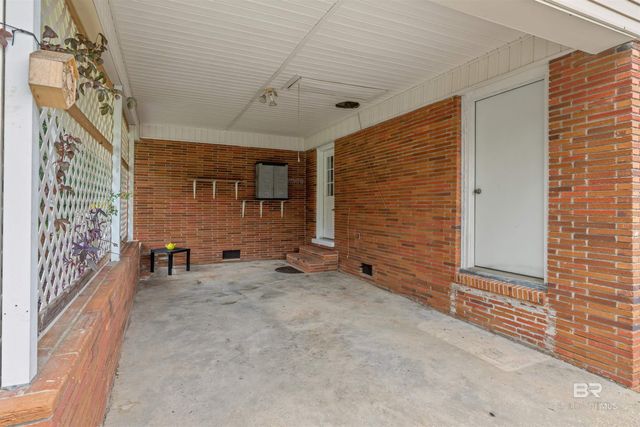 18433 E Illinois Street, Robertsdale, AL 36567