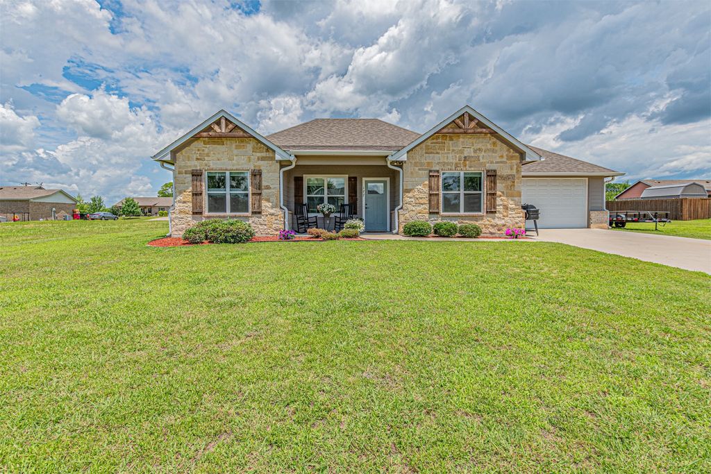 177 Mill Street, Emory, TX 75440