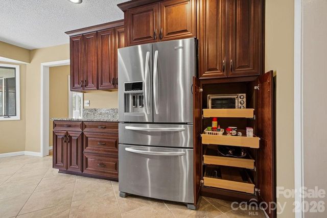 3100 Cove Loop Road, Hendersonville, NC 28739