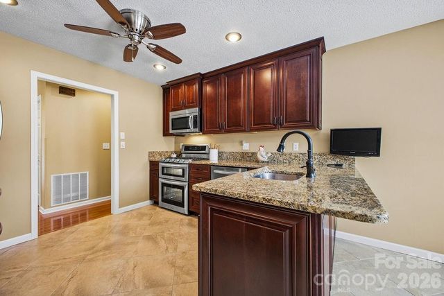 3100 Cove Loop Road, Hendersonville, NC 28739