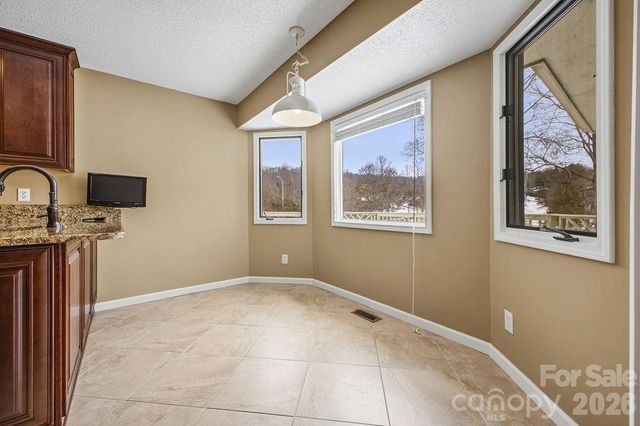 3100 Cove Loop Road, Hendersonville, NC 28739