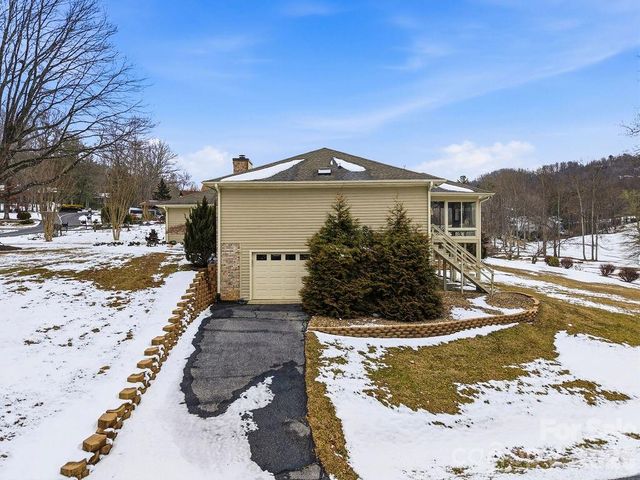 3100 Cove Loop Road, Hendersonville, NC 28739