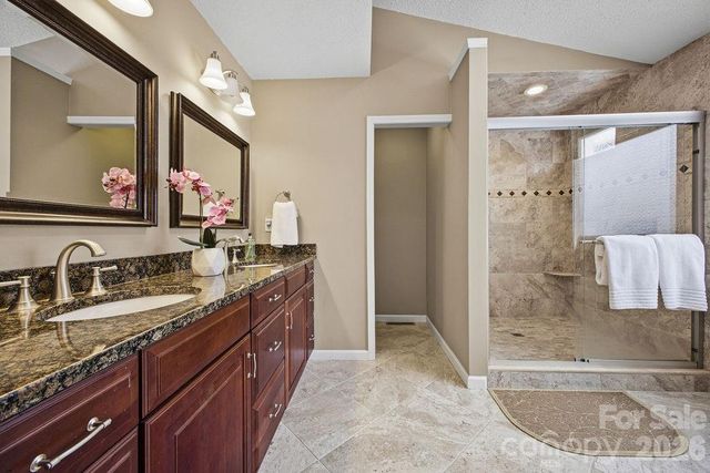 3100 Cove Loop Road, Hendersonville, NC 28739