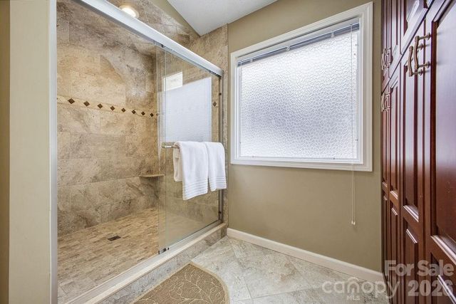 3100 Cove Loop Road, Hendersonville, NC 28739