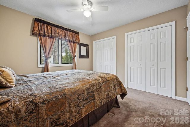 3100 Cove Loop Road, Hendersonville, NC 28739