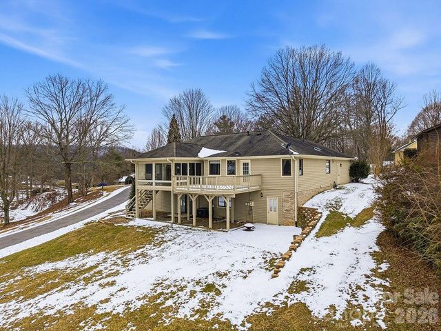 3100 Cove Loop Road, Hendersonville, NC 28739