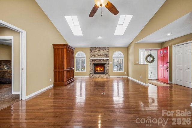 3100 Cove Loop Road, Hendersonville, NC 28739