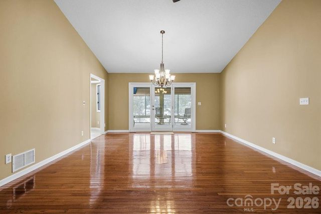 3100 Cove Loop Road, Hendersonville, NC 28739