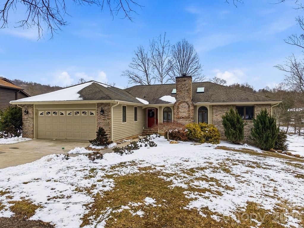 3100 Cove Loop Road, Hendersonville, NC 28739