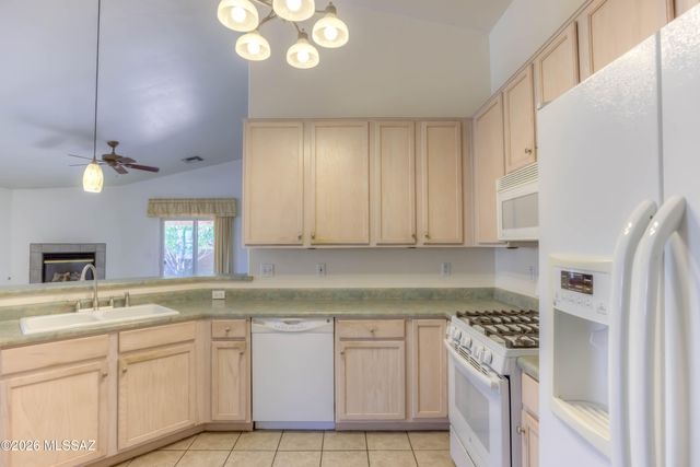 894 N Sugar Maple Place, Tucson, AZ 85710