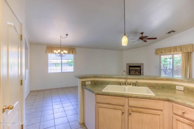 894 N Sugar Maple Place, Tucson, AZ 85710