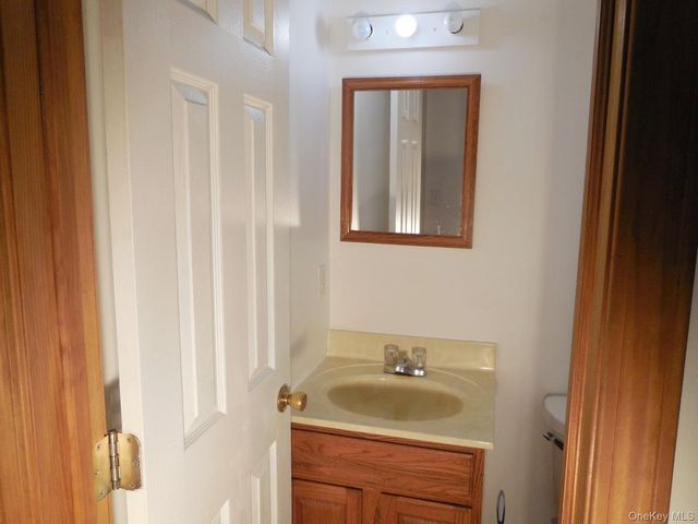 617 Burlingham Road, Bloomingburg, NY 12721