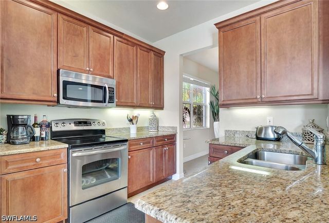 6548 Monterey PT 204, Naples, FL 34105