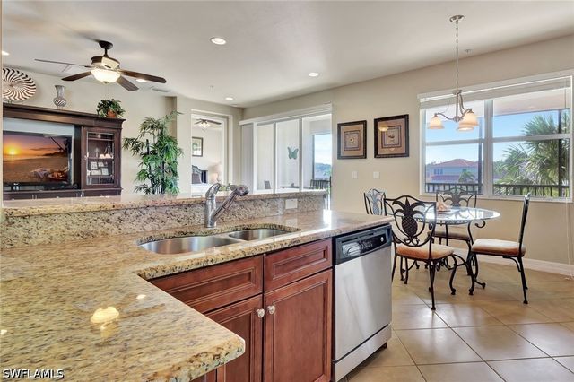 6548 Monterey PT 204, Naples, FL 34105