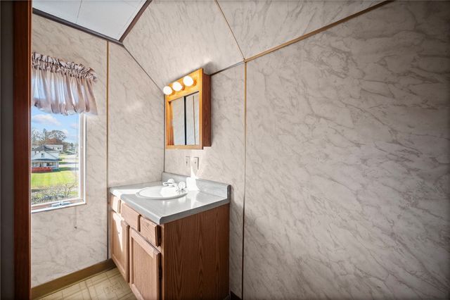 400 Locust St, Masontown, PA 15461