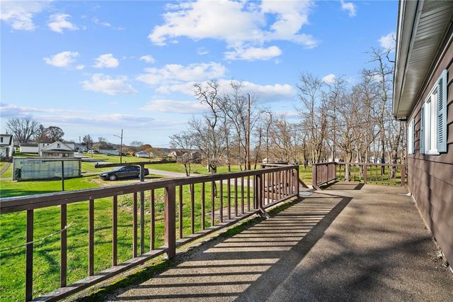 400 Locust St, Masontown, PA 15461