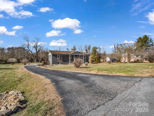 1717 Glenheath Drive, Hendersonville, NC 28791