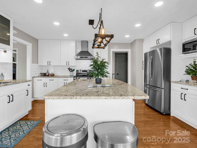 1717 Glenheath Drive, Hendersonville, NC 28791