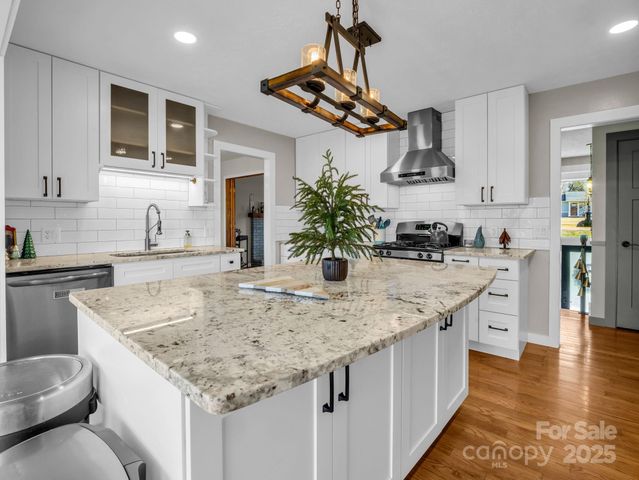 1717 Glenheath Drive, Hendersonville, NC 28791