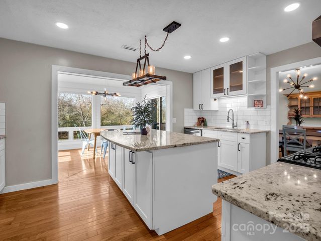 1717 Glenheath Drive, Hendersonville, NC 28791