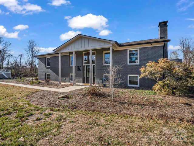 1717 Glenheath Drive, Hendersonville, NC 28791