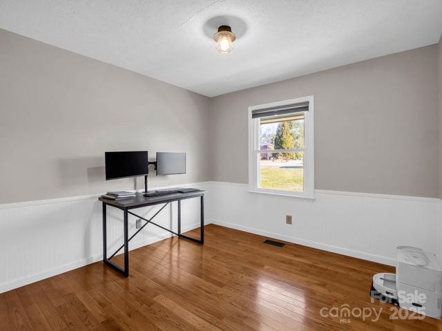 1717 Glenheath Drive, Hendersonville, NC 28791