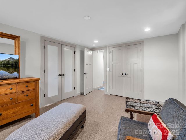 1717 Glenheath Drive, Hendersonville, NC 28791