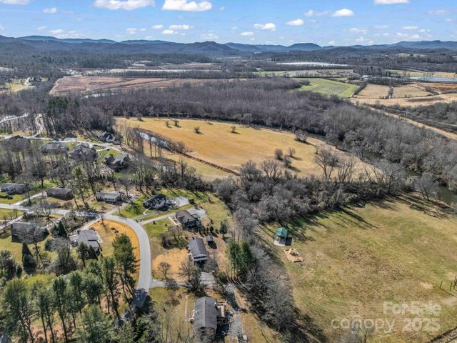 1717 Glenheath Drive, Hendersonville, NC 28791