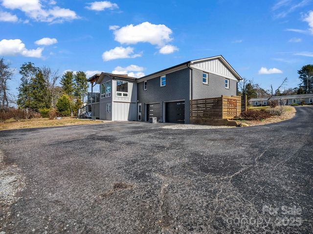 1717 Glenheath Drive, Hendersonville, NC 28791
