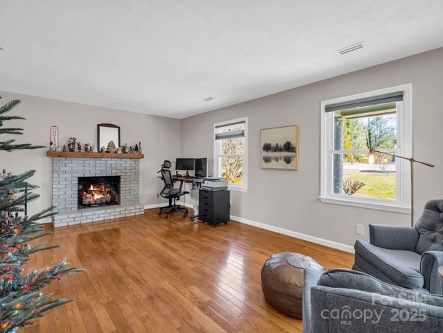 1717 Glenheath Drive, Hendersonville, NC 28791