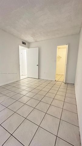 7125 NW 186th St B110, Hialeah, FL 33015