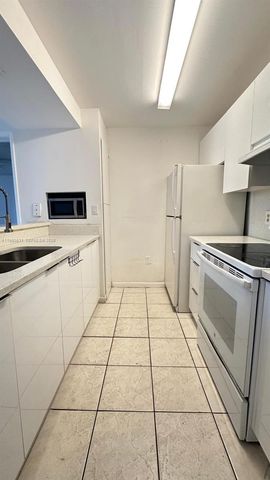 7125 NW 186th St B110, Hialeah, FL 33015