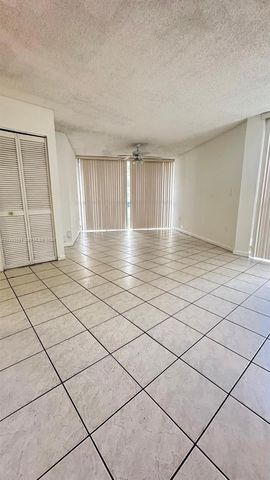 7125 NW 186th St B110, Hialeah, FL 33015