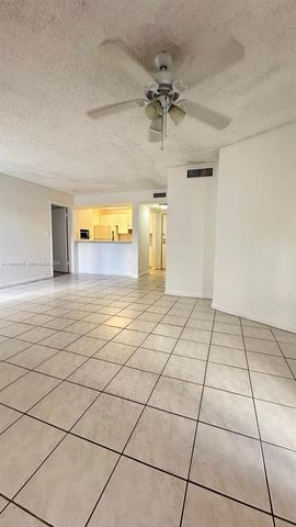 7125 NW 186th St B110, Hialeah, FL 33015