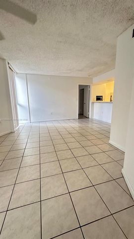 7125 NW 186th St B110, Hialeah, FL 33015