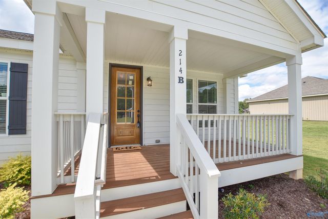 214 Fern Bank Drive, Hazel Green, AL 35750