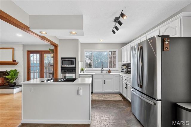 13290 Kenroyal Drive, St Louis, MO 63131