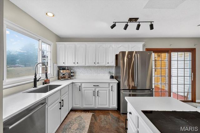 13290 Kenroyal Drive, St Louis, MO 63131