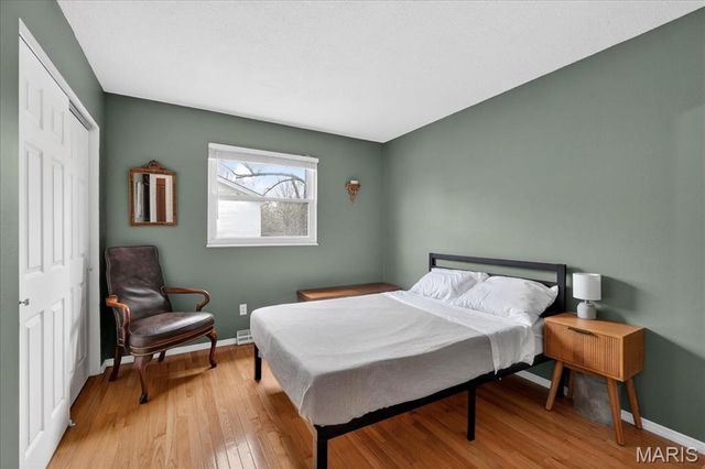 13290 Kenroyal Drive, St Louis, MO 63131