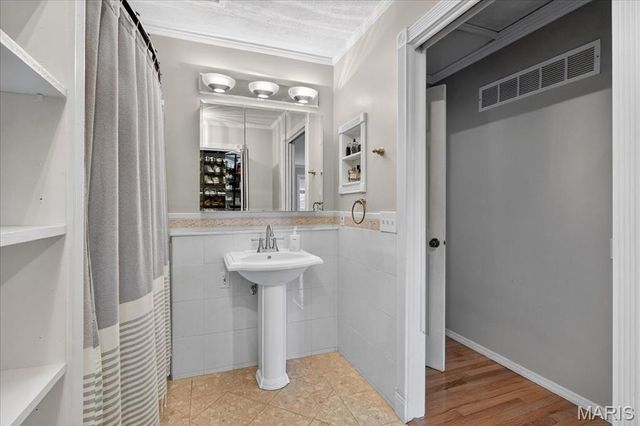 13290 Kenroyal Drive, St Louis, MO 63131