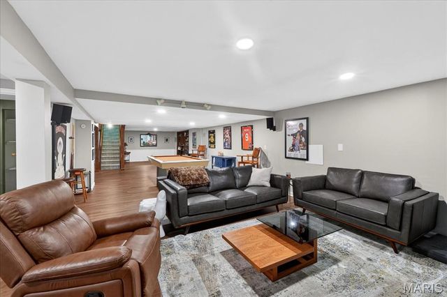 13290 Kenroyal Drive, St Louis, MO 63131