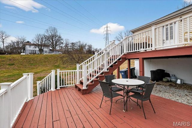 13290 Kenroyal Drive, St Louis, MO 63131