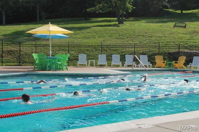 13290 Kenroyal Drive, St Louis, MO 63131