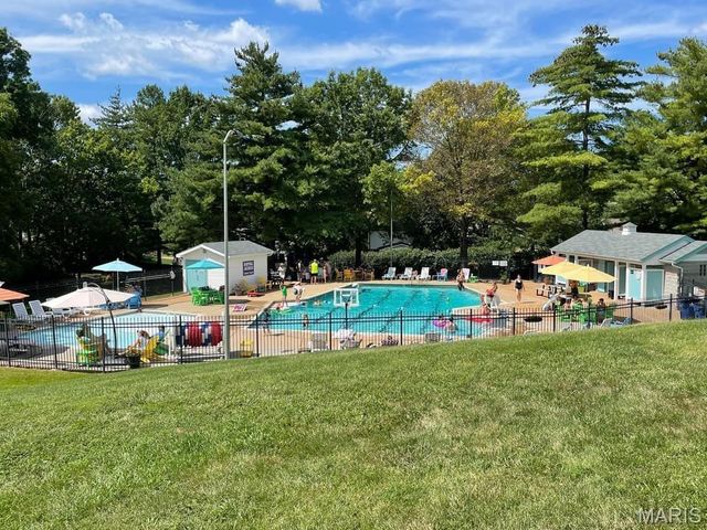 13290 Kenroyal Drive, St Louis, MO 63131