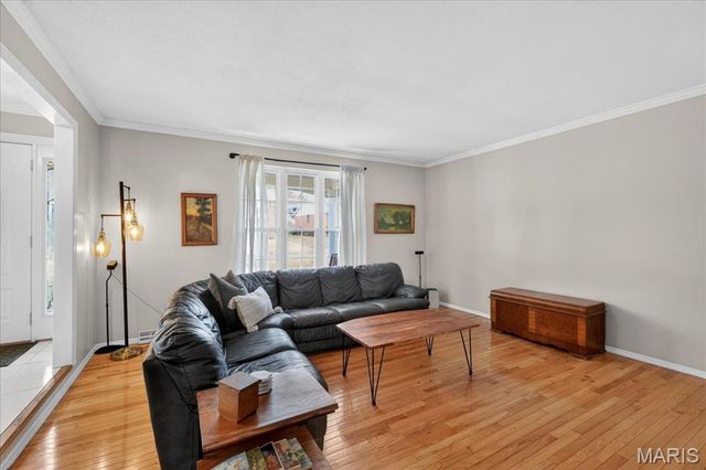 13290 Kenroyal Drive, St Louis, MO 63131