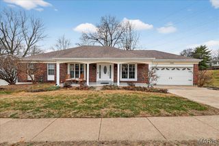 13290 Kenroyal Drive, St Louis, MO 63131