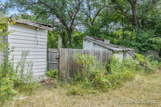 10603 Paw Paw Avenue, Grant Twp, MI 49327