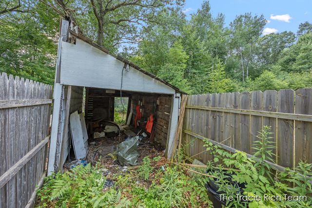 10603 Paw Paw Avenue, Grant Twp, MI 49327