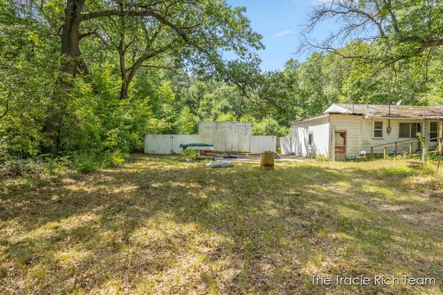 10603 Paw Paw Avenue, Grant Twp, MI 49327